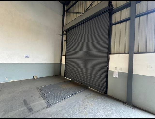 2,294M² WAREHOUSE TO LET IN COSMO BUSINESS PARK